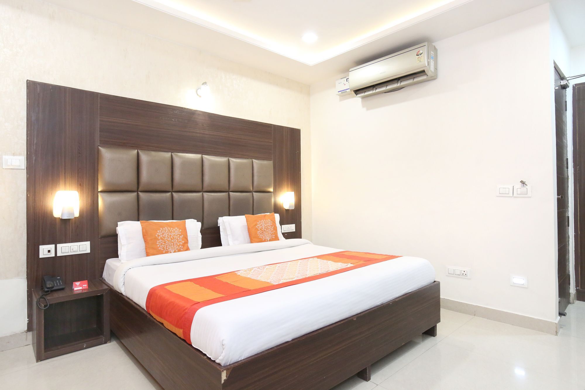 Oyo 10940 Hotel Waves Panchkula Exterior foto